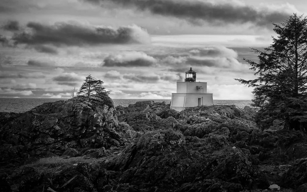 Photo of the Amphitrite Point Lighthouse on ucluelet lighthouse loop trail