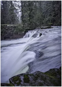 Photographing waterfalls with long exposure techniques